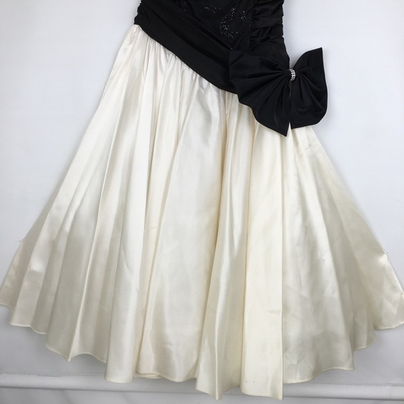 Vintage 80’s Satin Prom Dress Strapless Black Smocked Lace Bodice White Shirt - Picture 3 of 12